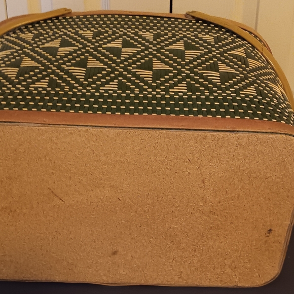 Vintage 1970 Hawkeye green picnic basket & 4 PackerWare divided picnic plates - Picture 6 of 13